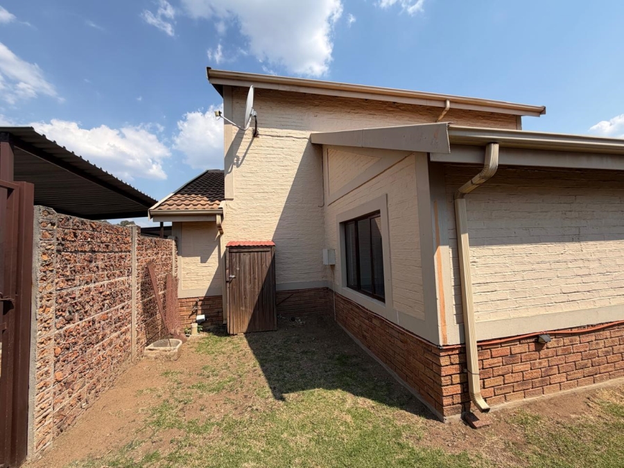 To Let 3 Bedroom Property for Rent in Halfway Gardens Gauteng