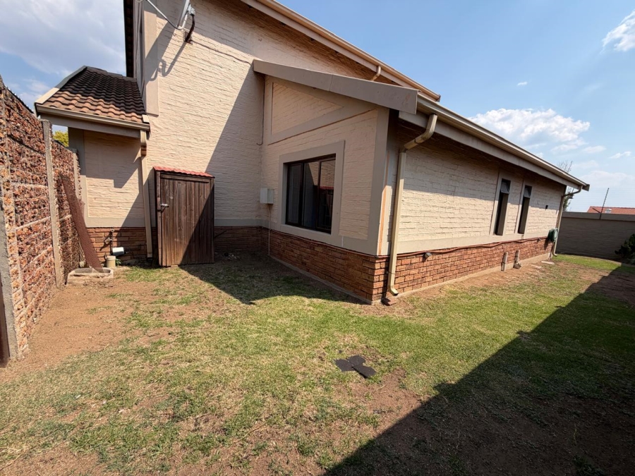 To Let 3 Bedroom Property for Rent in Halfway Gardens Gauteng