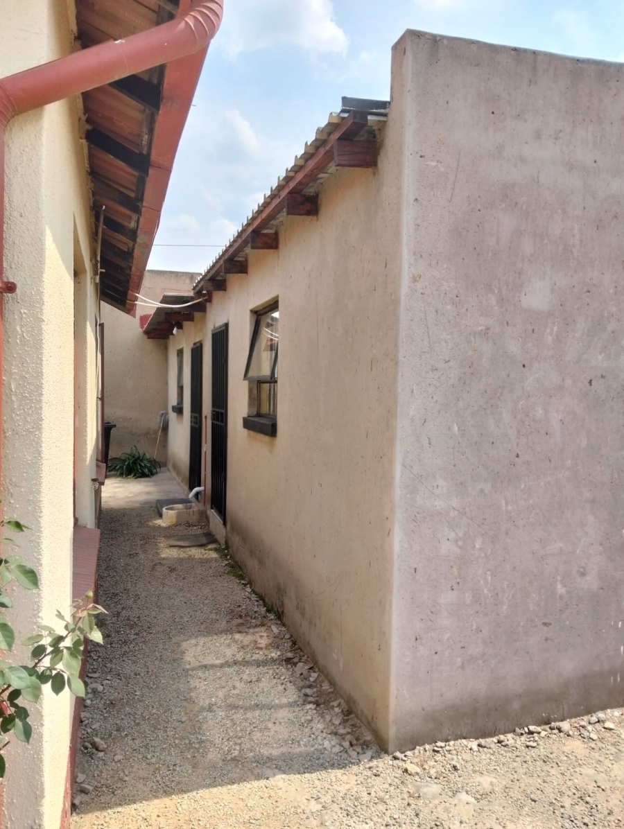 To Let 2 Bedroom Property for Rent in Cloverdene Gauteng