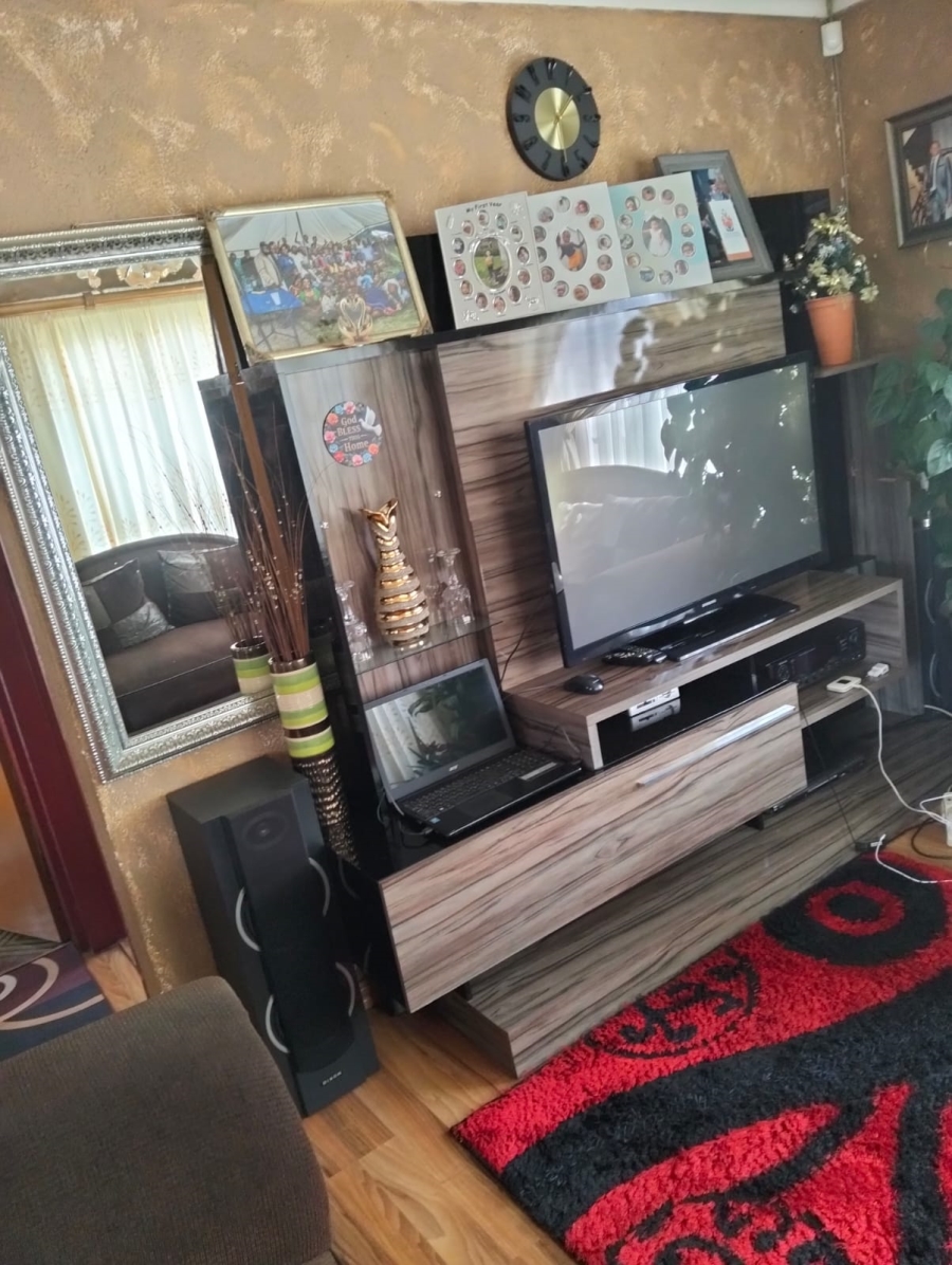 To Let 2 Bedroom Property for Rent in Cloverdene Gauteng