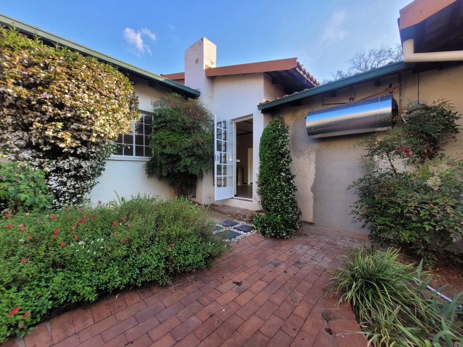 To Let 1 Bedroom Property for Rent in Fourways Gauteng