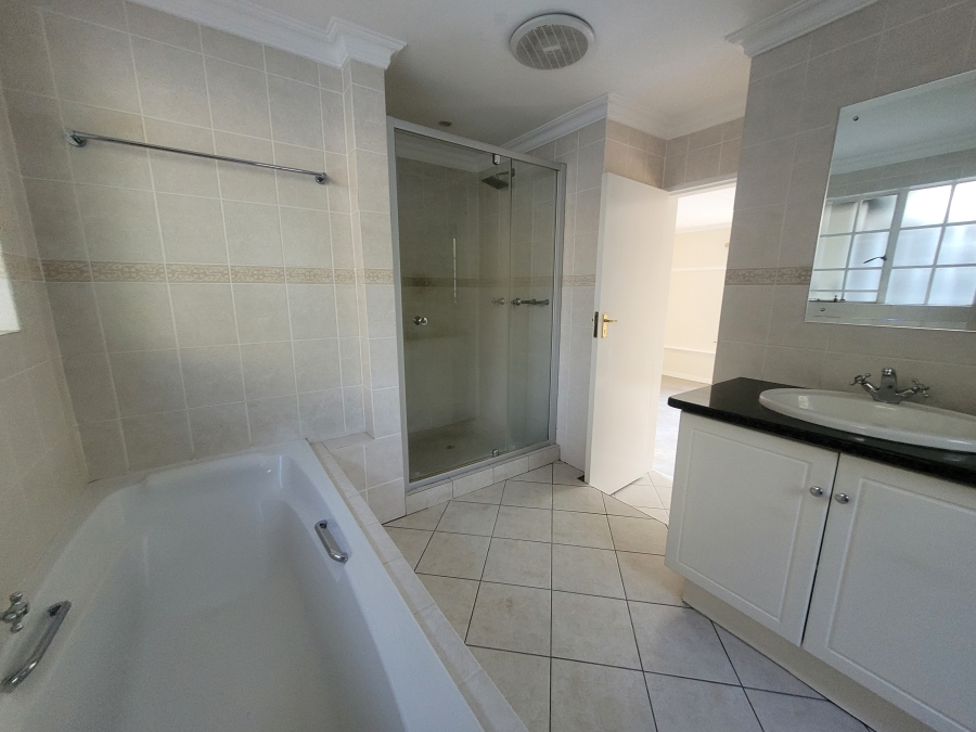 To Let 1 Bedroom Property for Rent in Fourways Gauteng