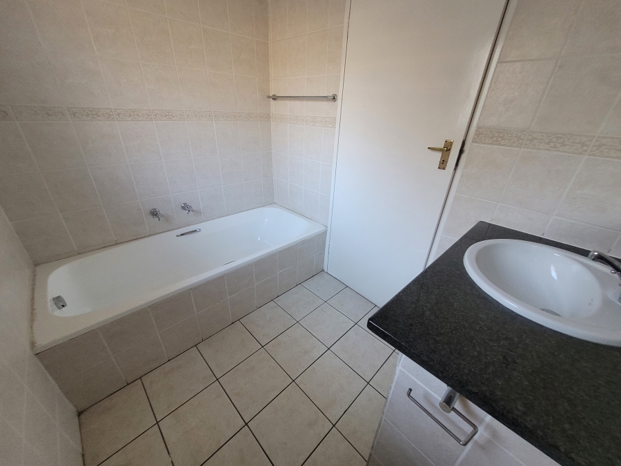 To Let 2 Bedroom Property for Rent in Fourways Gauteng
