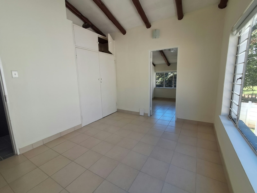 To Let 1 Bedroom Property for Rent in Fontainebleau Gauteng