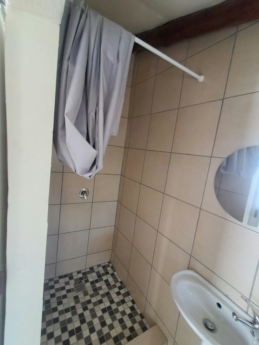 To Let 1 Bedroom Property for Rent in Fontainebleau Gauteng