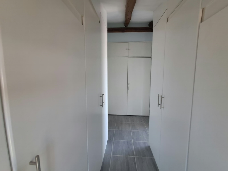 To Let 1 Bedroom Property for Rent in Fontainebleau Gauteng