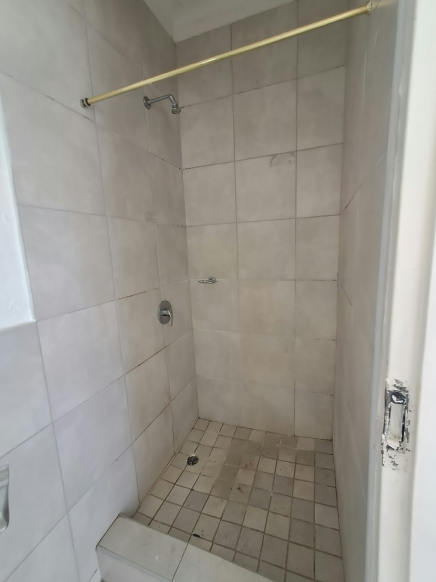 To Let 1 Bedroom Property for Rent in Fontainebleau Gauteng