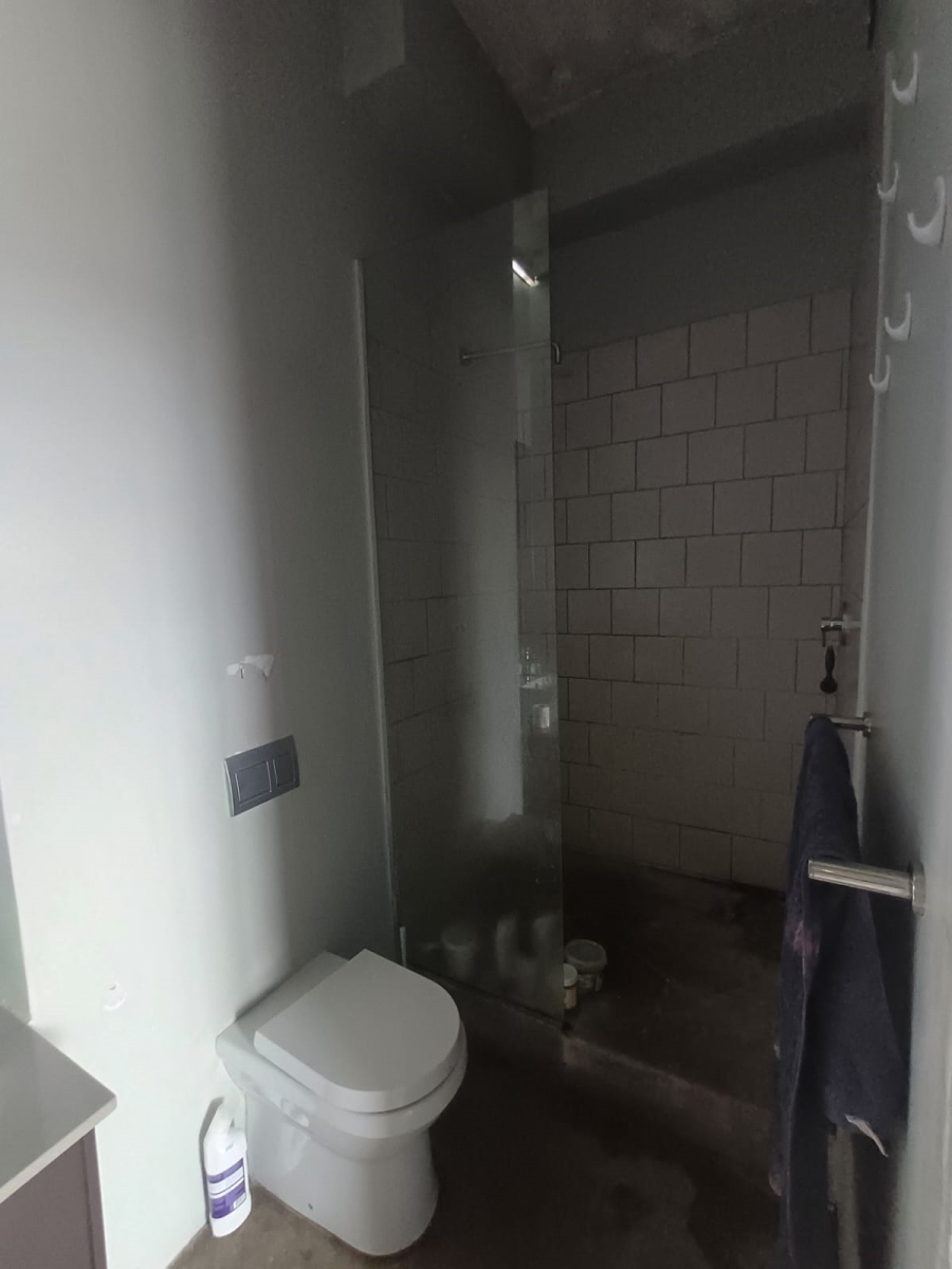 To Let 1 Bedroom Property for Rent in New Doornfontein Gauteng