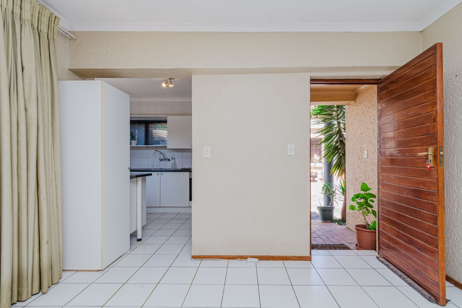 2 Bedroom Property for Sale in Lonehill Gauteng