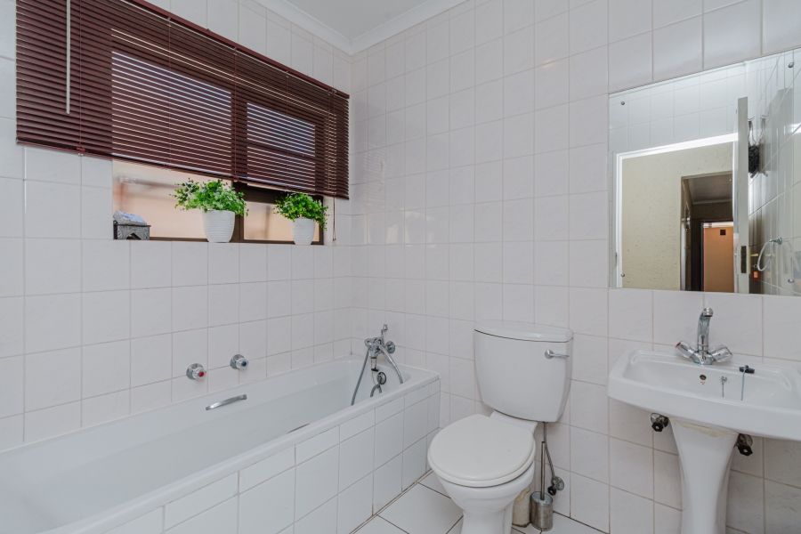 2 Bedroom Property for Sale in Lonehill Gauteng