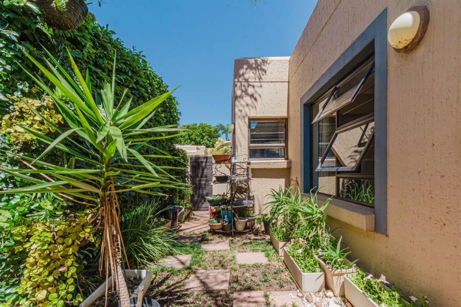 2 Bedroom Property for Sale in Lonehill Gauteng