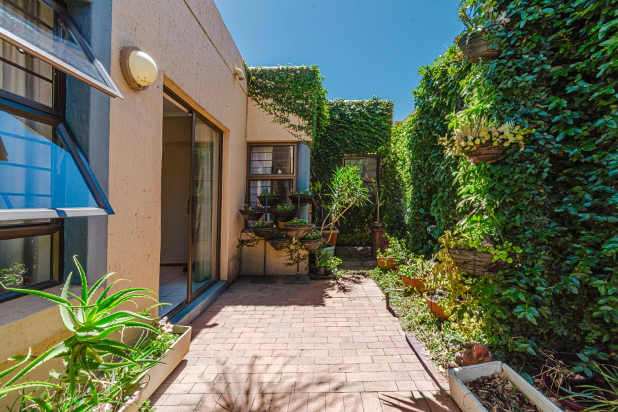 2 Bedroom Property for Sale in Lonehill Gauteng
