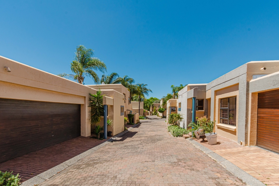 2 Bedroom Property for Sale in Lonehill Gauteng
