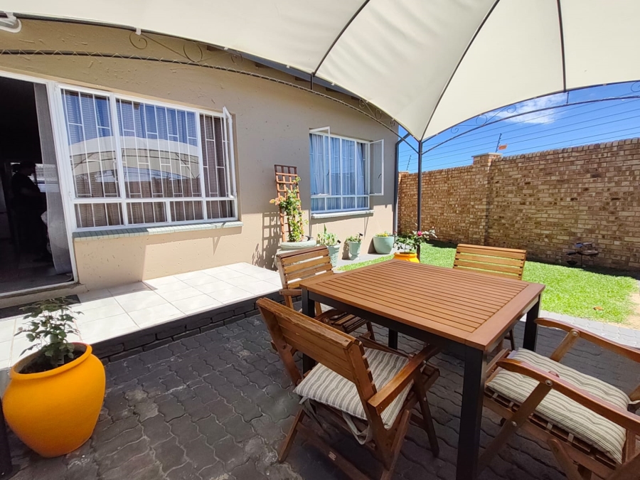 2 Bedroom Property for Sale in Verwoerdpark Gauteng