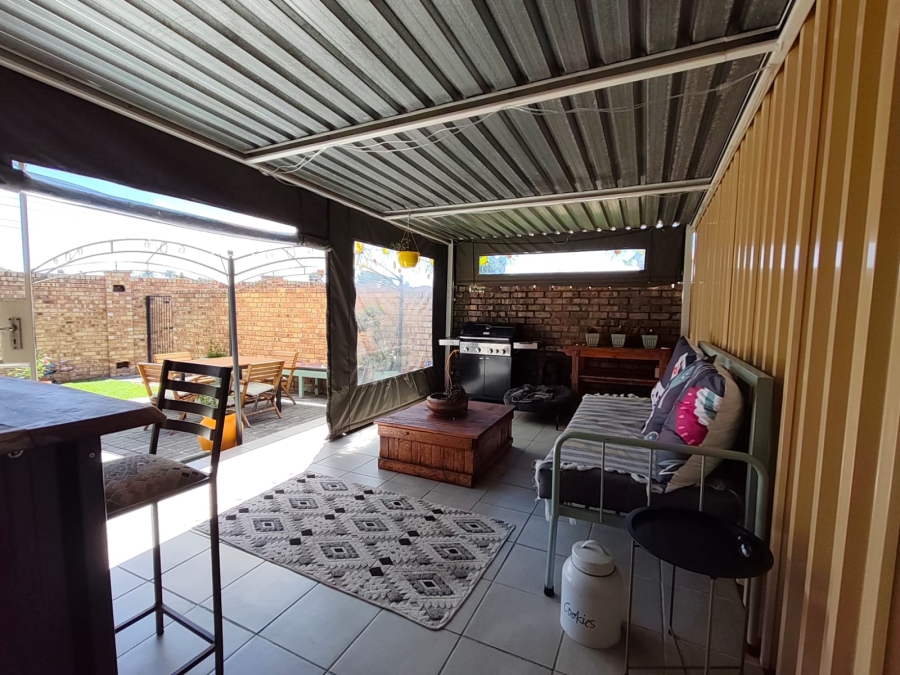 2 Bedroom Property for Sale in Verwoerdpark Gauteng
