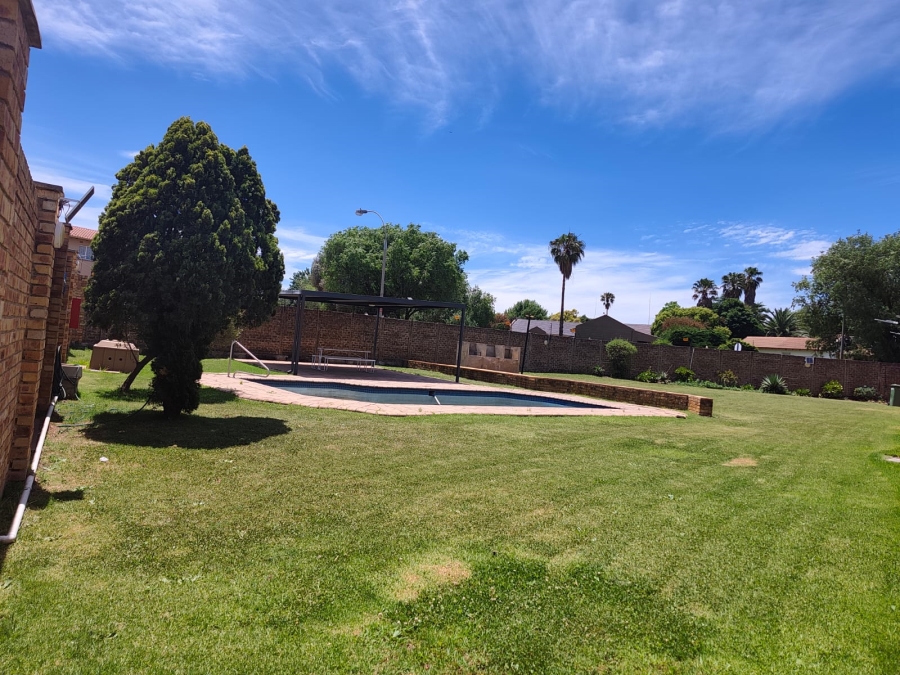2 Bedroom Property for Sale in Verwoerdpark Gauteng