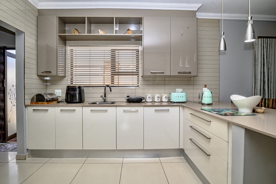 4 Bedroom Property for Sale in The Meadows Gauteng