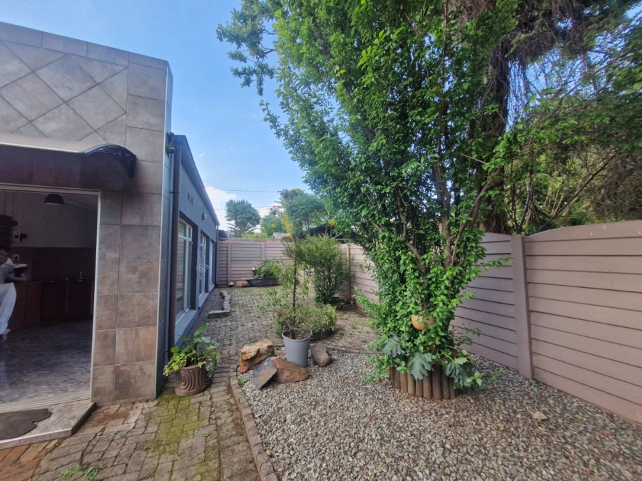 To Let 1 Bedroom Property for Rent in Dalpark Gauteng