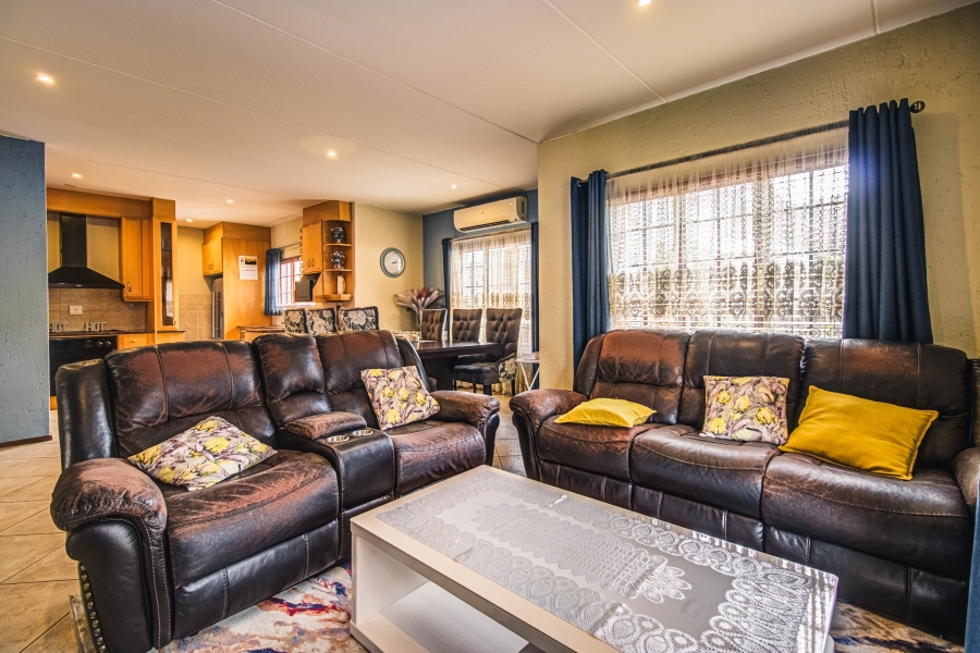 4 Bedroom Property for Sale in Bonaero Park Gauteng