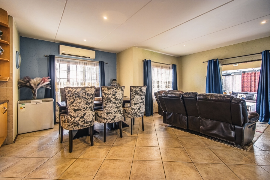 4 Bedroom Property for Sale in Bonaero Park Gauteng