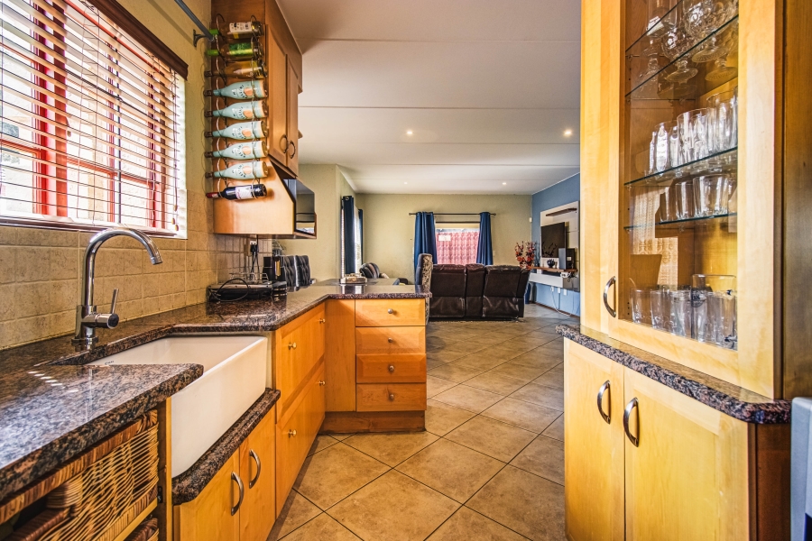 4 Bedroom Property for Sale in Bonaero Park Gauteng