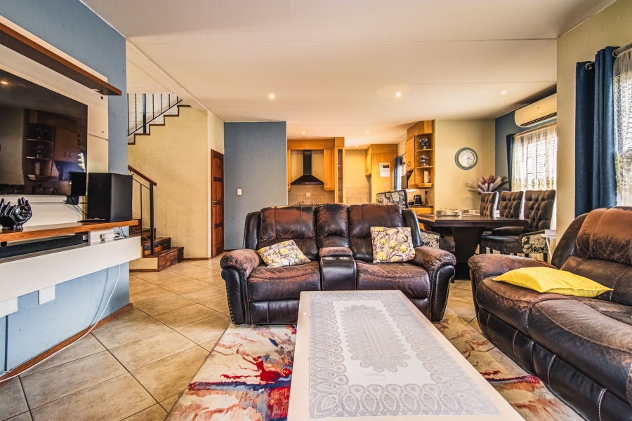 4 Bedroom Property for Sale in Bonaero Park Gauteng