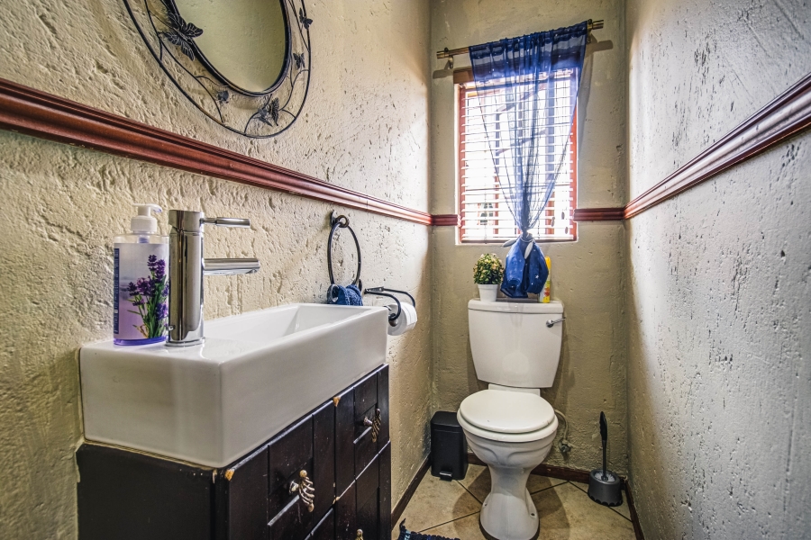 4 Bedroom Property for Sale in Bonaero Park Gauteng