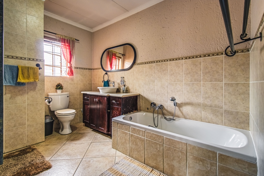 4 Bedroom Property for Sale in Bonaero Park Gauteng