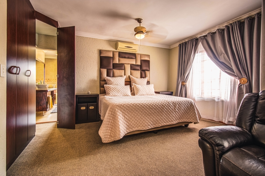 4 Bedroom Property for Sale in Bonaero Park Gauteng