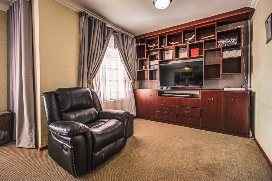 4 Bedroom Property for Sale in Bonaero Park Gauteng