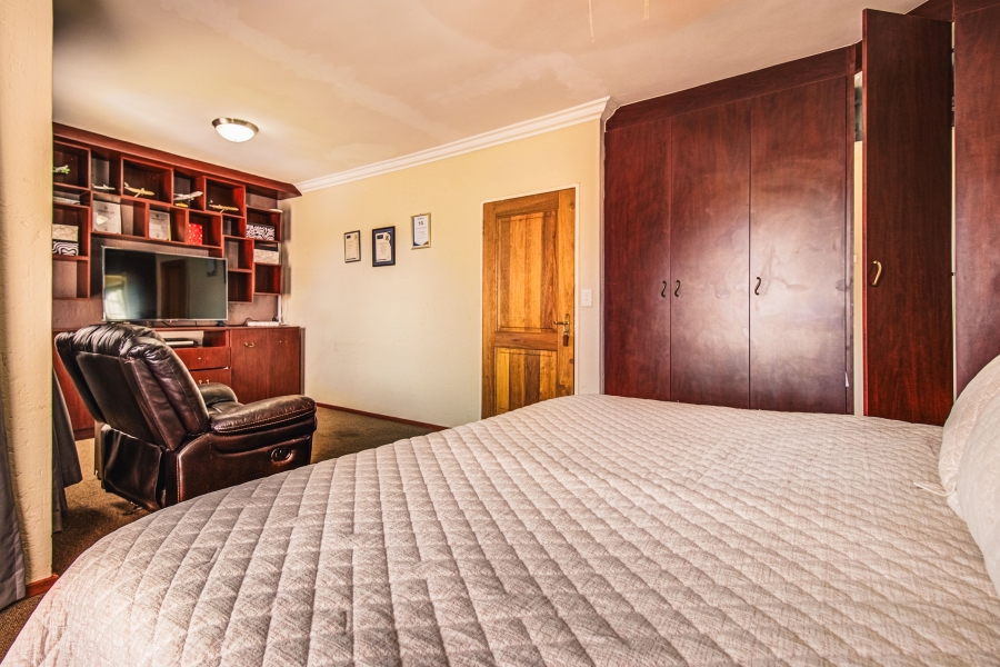 4 Bedroom Property for Sale in Bonaero Park Gauteng