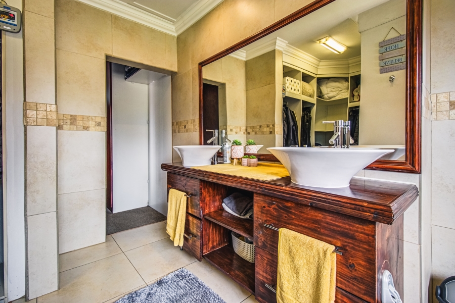 4 Bedroom Property for Sale in Bonaero Park Gauteng