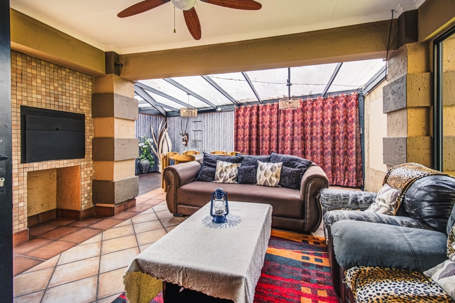 4 Bedroom Property for Sale in Bonaero Park Gauteng