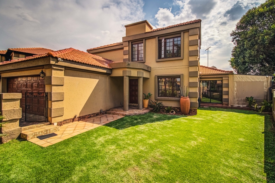 4 Bedroom Property for Sale in Bonaero Park Gauteng