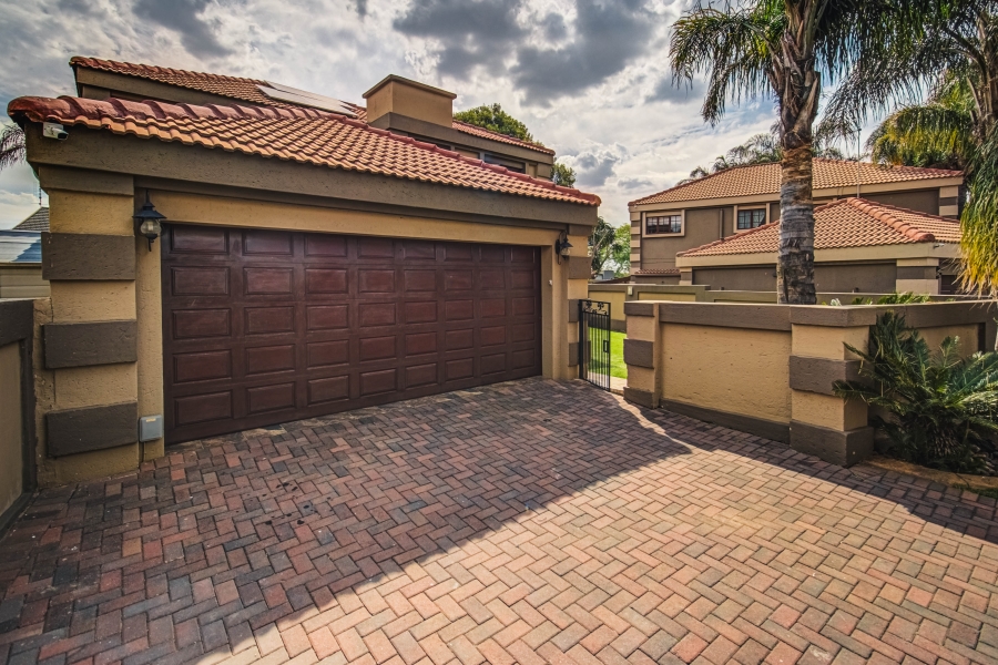 4 Bedroom Property for Sale in Bonaero Park Gauteng