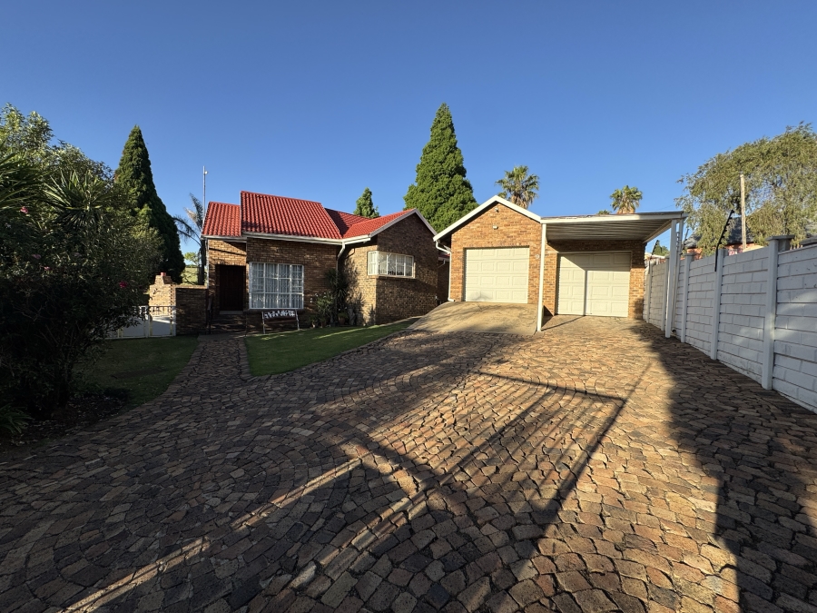 3 Bedroom Property for Sale in Esther Park Gauteng