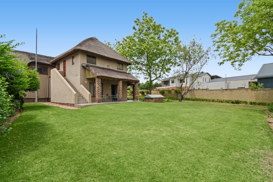 15 Bedroom Property for Sale in Crowthorne AH Gauteng