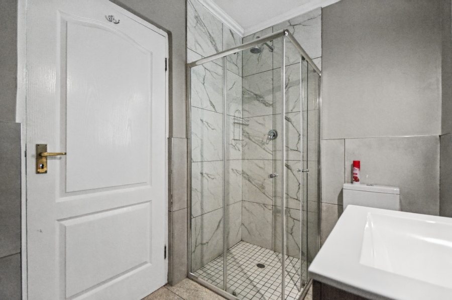 15 Bedroom Property for Sale in Crowthorne AH Gauteng