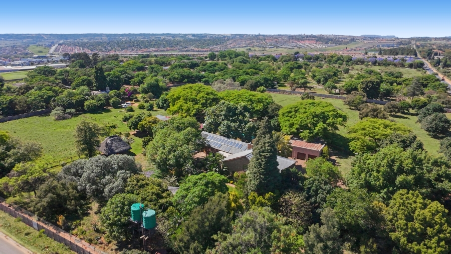 7 Bedroom Property for Sale in Blue Hills Gauteng