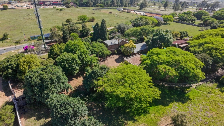 7 Bedroom Property for Sale in Blue Hills Gauteng