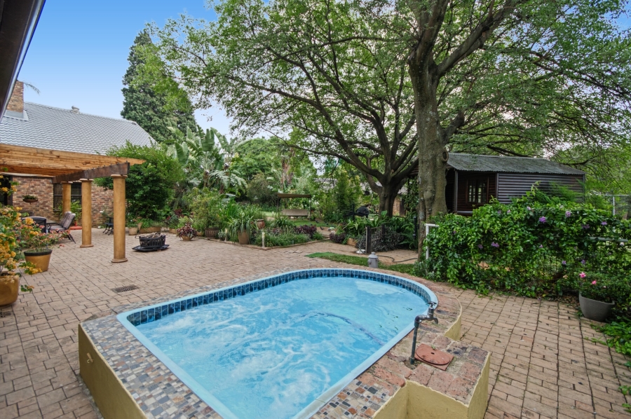7 Bedroom Property for Sale in Blue Hills Gauteng