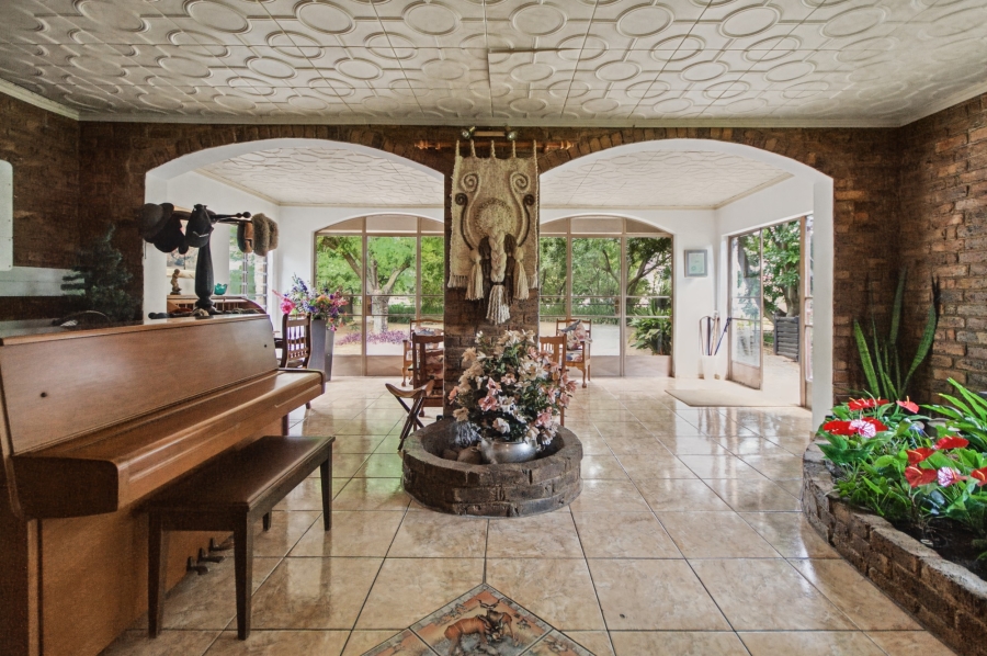 7 Bedroom Property for Sale in Blue Hills Gauteng