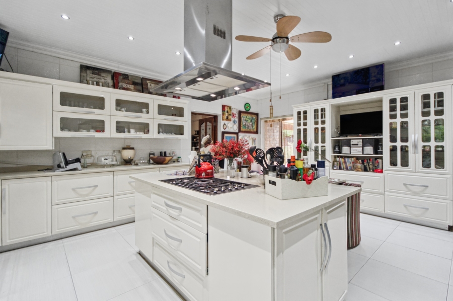 7 Bedroom Property for Sale in Blue Hills Gauteng
