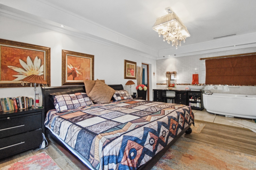 7 Bedroom Property for Sale in Blue Hills Gauteng