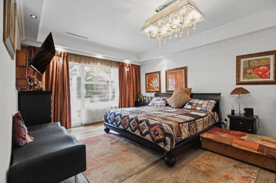 7 Bedroom Property for Sale in Blue Hills Gauteng
