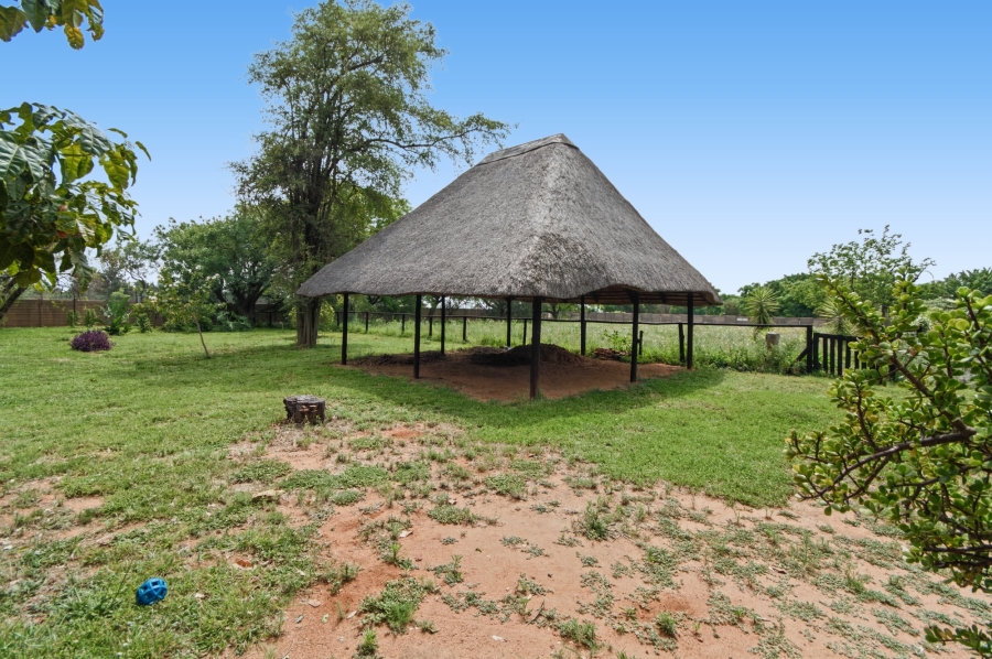 7 Bedroom Property for Sale in Blue Hills Gauteng