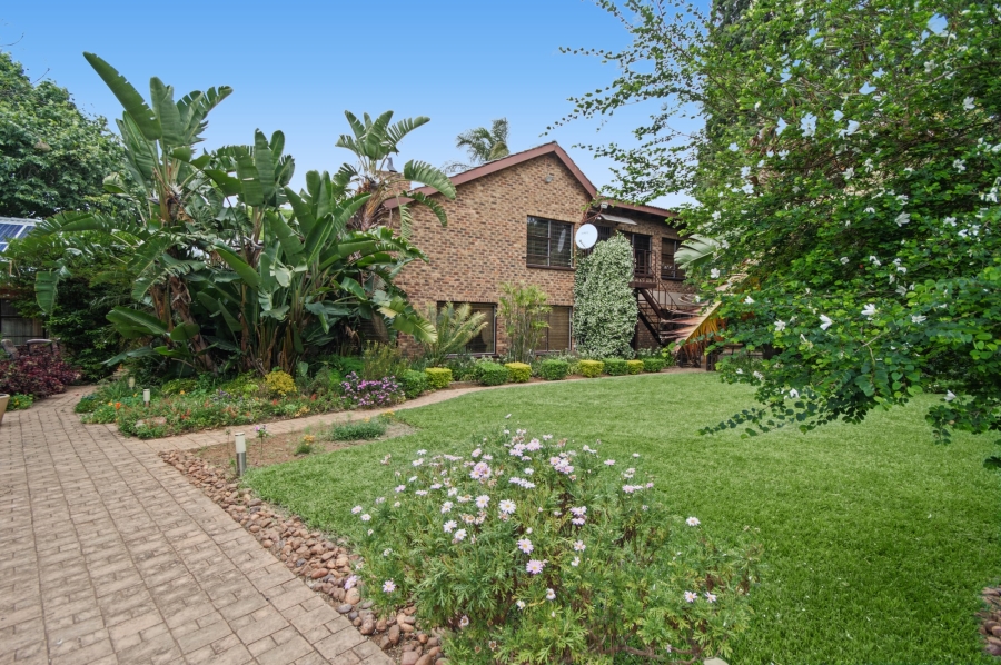 7 Bedroom Property for Sale in Blue Hills Gauteng