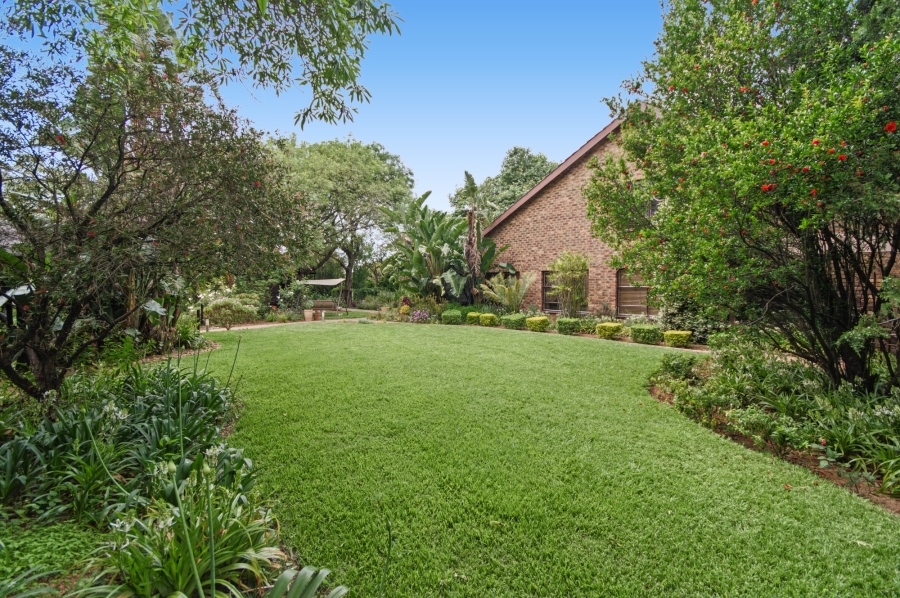 7 Bedroom Property for Sale in Blue Hills Gauteng