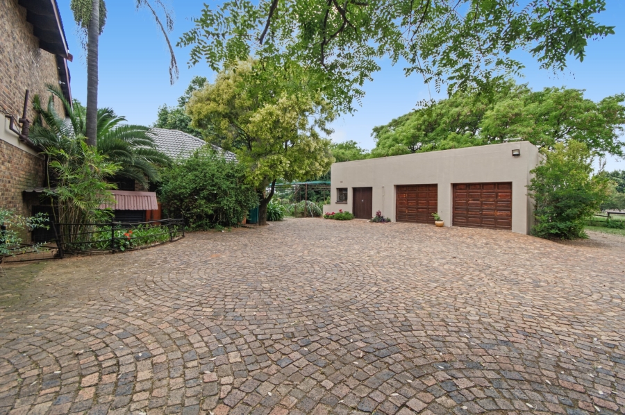 7 Bedroom Property for Sale in Blue Hills Gauteng