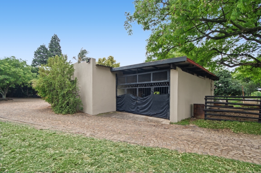 7 Bedroom Property for Sale in Blue Hills Gauteng